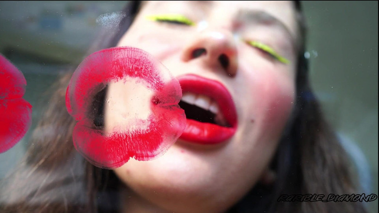 Rarible Diamond: Ciuman merah yang kucap + fetish ludah bercium