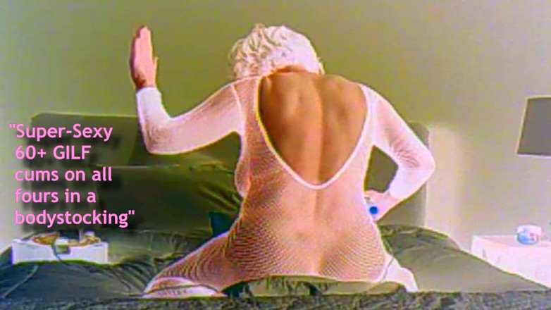 MarieRocks: Super seksowna 60+ GILF spuści na czworakach w bodystockingu