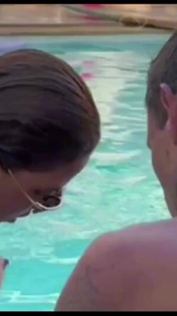 Ana Miller și Ktal în Futai în piscină