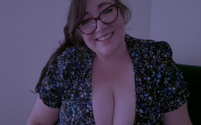 cutejayne: Big Tit BBW Step-mom Prepares You for College