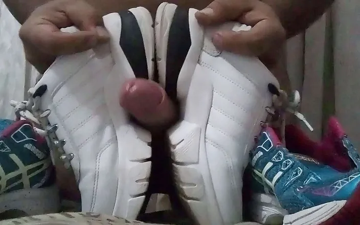 Sneakerfetish_BR: Sneaker fuck and cum on asics