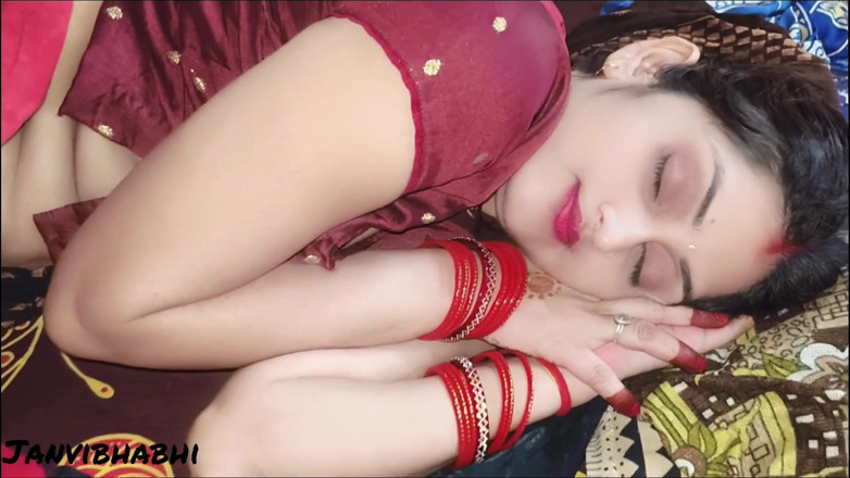 Janvibhabhii: Karva Chauth'da, genç bir kadının pembe amını yaladıktan sonra sert...