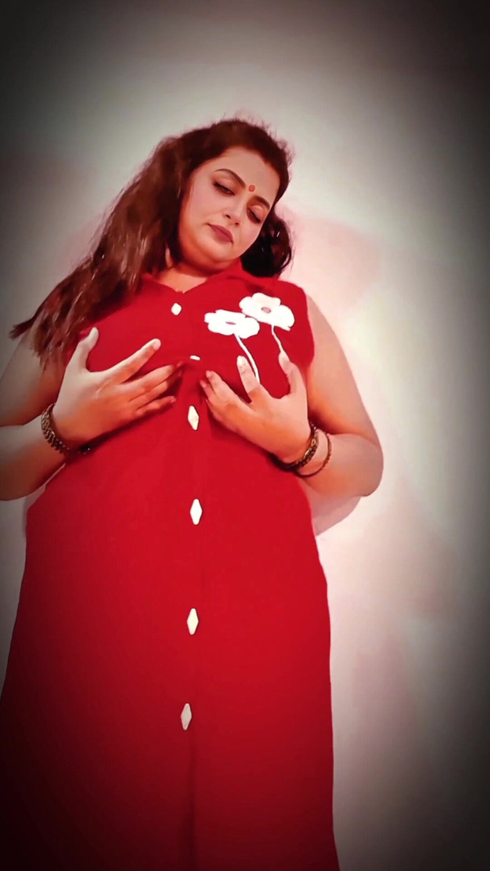 Sexybhabhi999: Marathi učitelka zavolala svou mladou hubenou studentku domů, když nikdo...