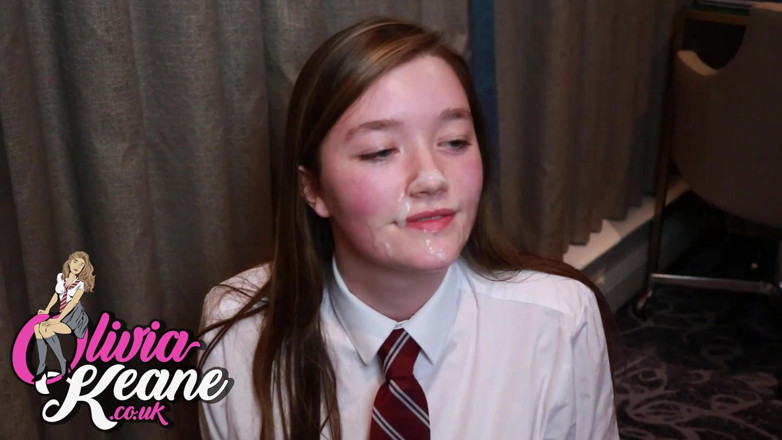 Olivia Keane: La studentessa di 18 anni olvia keane succhia una stanza piena...