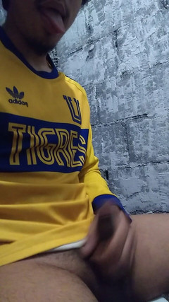 AlexAlejandro13: Dein lieblings-schamjunge