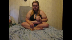Fat House Wife: Mijn dikke zelf voeden en mijn buik schudden aan het...