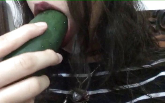 Adorable Teen: Cô gái trẻ Latinh thích bú cu cố gắng bú...