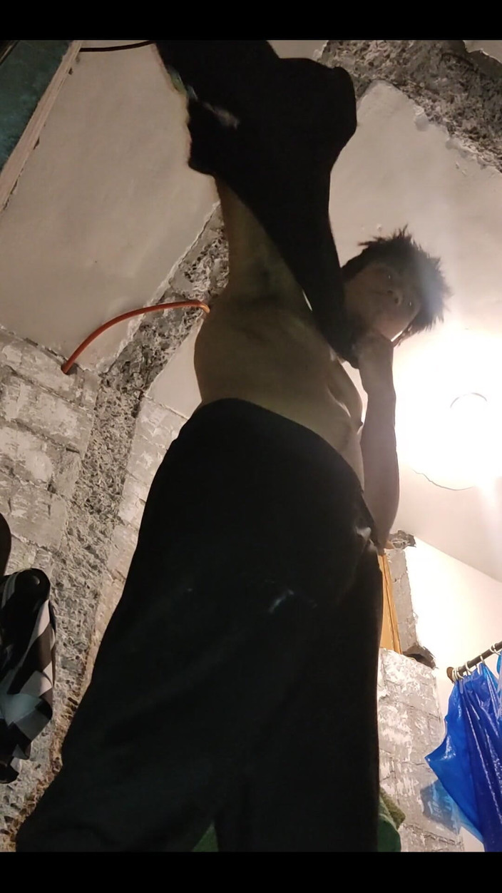 AlexAlejandro13: Ayo, aku ngajak kamu ganti baju di toilet bareng-bareng sambil...
