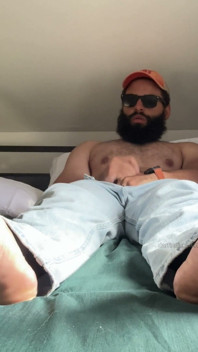 Musky çalışan adam ayak tabanları