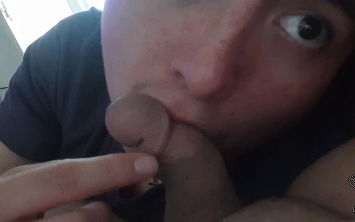Lymph Guy: Une aidante laisse un garçon handicapé s’entraîner à sucer une bite