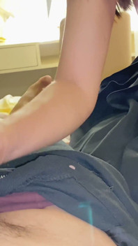 Przyrodni brat wprowadza się do mojego pokoju - Łapie mnie na masturbacji i pieprzy