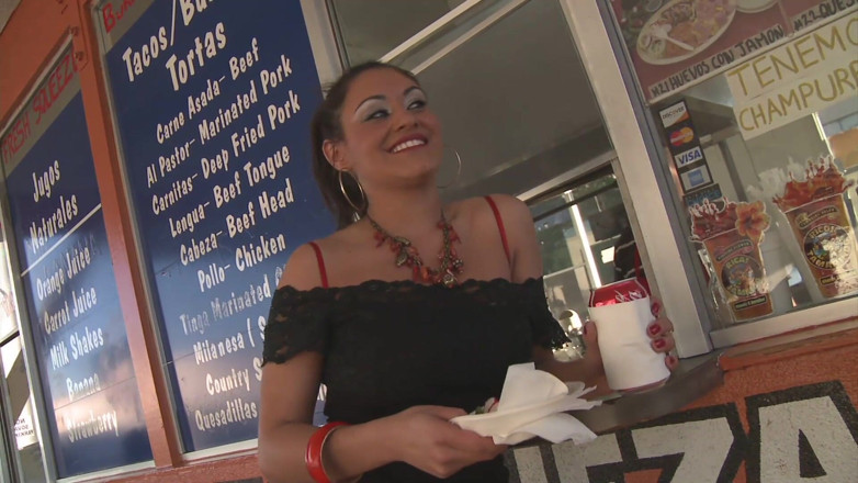 Get Your Fix: Latina charley chase wurde am taco-stand abgeholt