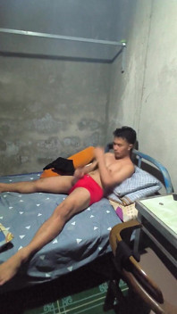 Filipino Teen Engraver Jerks Himself off in the Shower Until He Cums