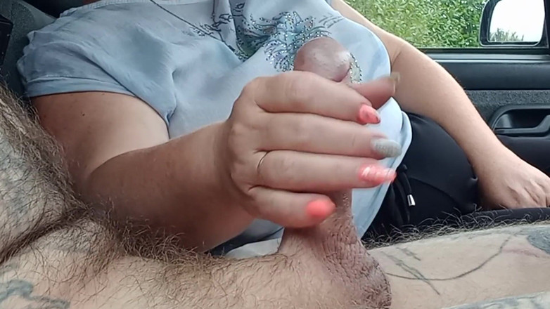 Zona901: Milf si masturba il mio cazzo in macchina fino a...