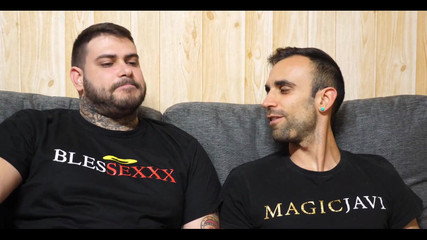 Zeus Ray: Saya Dengan Kawan Saya Magicjavi Duduk Di Sofa Dan Kami...