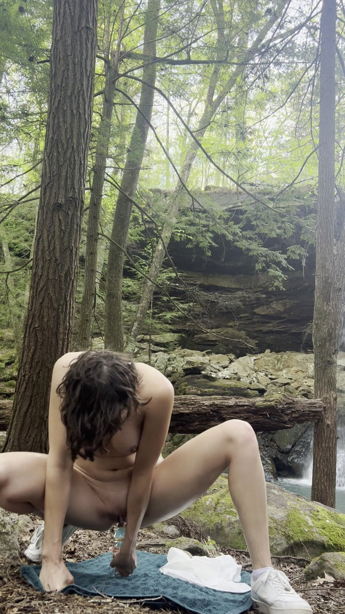 AhanuReed: Solo-anal draußen