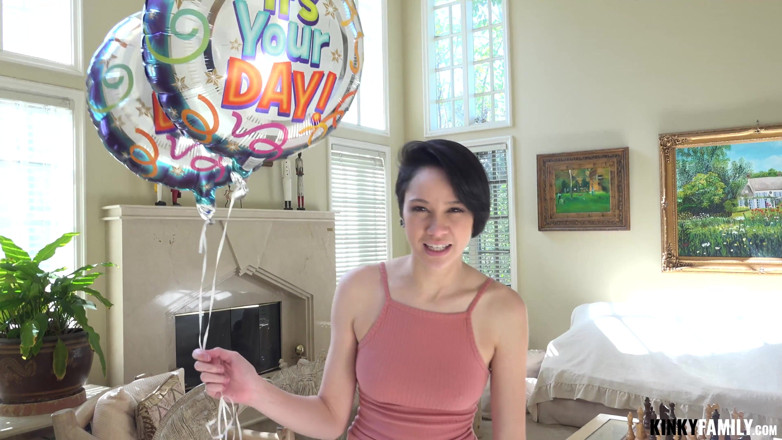 Kinky Family: Stepsis wants my cock for bday