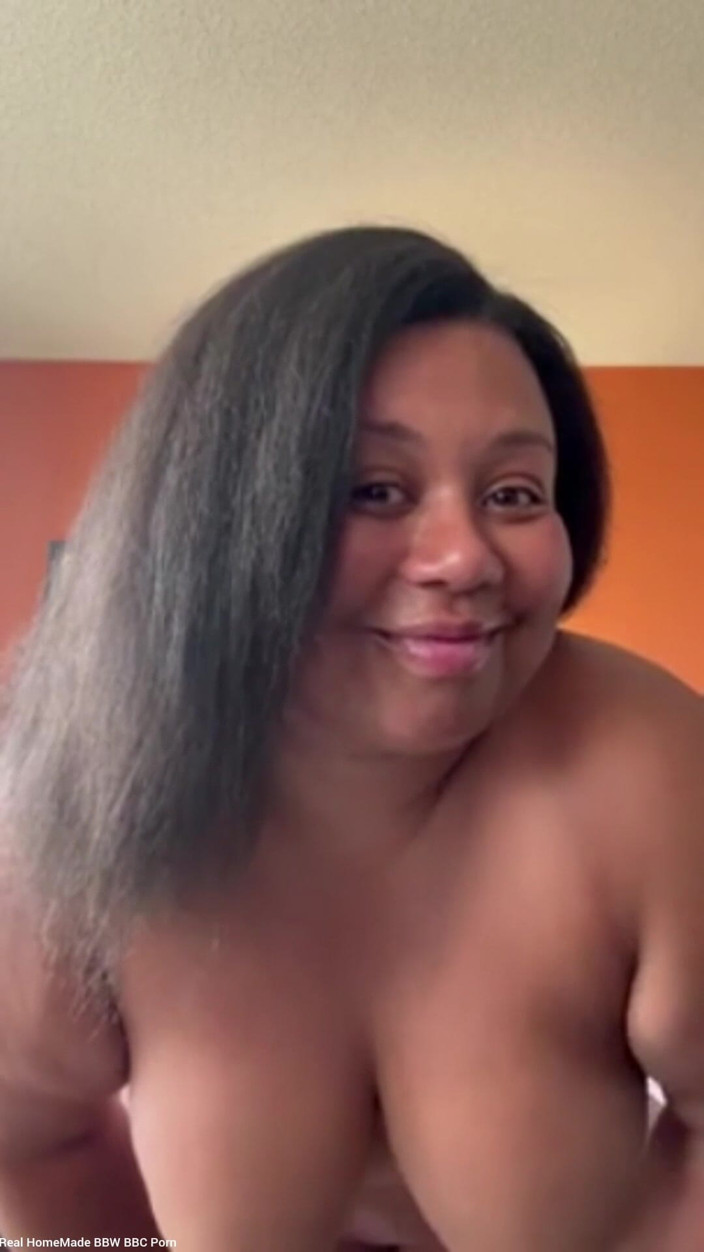 Super sexy ebony cuties: Chinando scuotendo il mio culone enorme