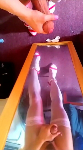 KittyHot: Perempuan banci bermain foreskin