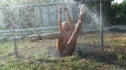 Maledom Austria: Supusă sexy Bianca este dominată cu umilire cu apă de...