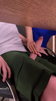 Escritório provoca Jade chupa o pau de Dan, dá punheta com os pés e oferece seus peitos macios para esfregar