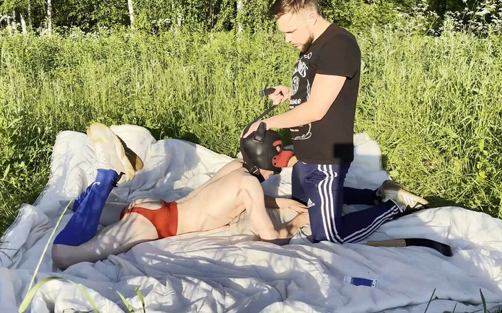 Artem Suchkov: एक पुरुष जंगल में अपने पालतू जानवर को चोदता है