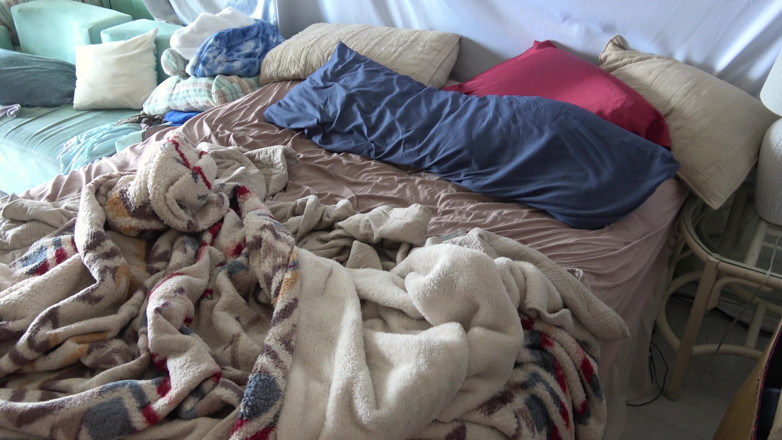 Erin Electra: Il figliastro si sveglia con la matrigna nel letto e...