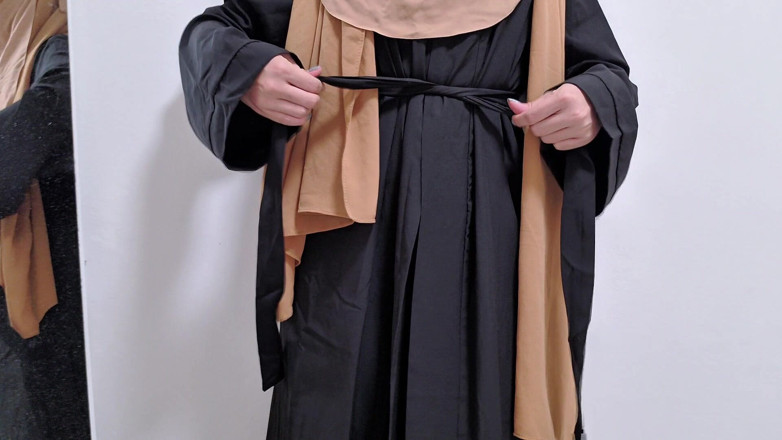LittleMuslim: POV: Assista sua menina hijabi provocar em uma Abaya preta