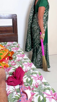 Komal's Husband Fucked Twice in the Morning and Now Kamwali Is Putting No up