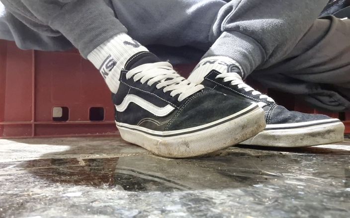 jerkofflover: My New Vans Old College Play