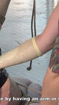 Young Mistress Inserts a Pump-type Anal Plug Into Slave's Anus, Pumps Air Into It, and Uses Double Fisting to Gape the Anus
