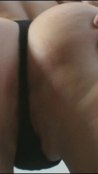 Tempting babe gives great head