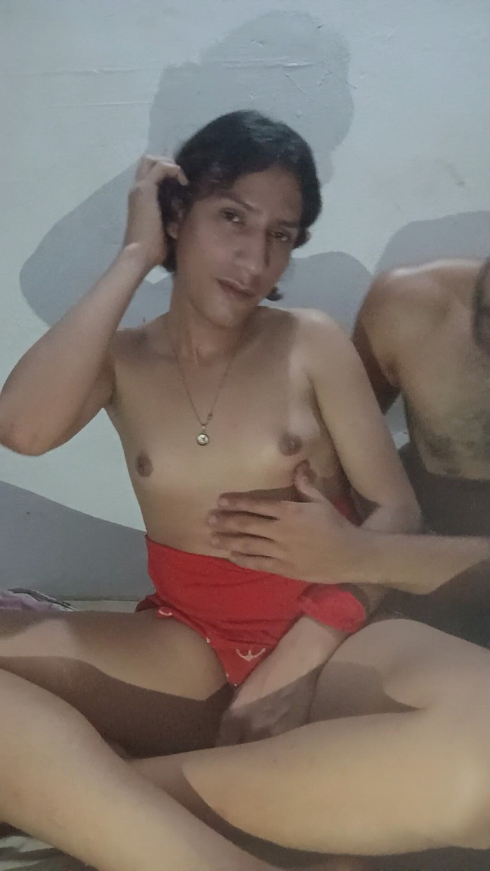 Femboy from Colombia: Reiche Küsse für meine reichen Brüste