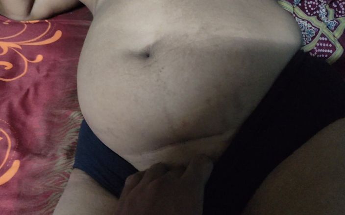 Hot_girl02: Istri India colok memek dan tekan toket besar