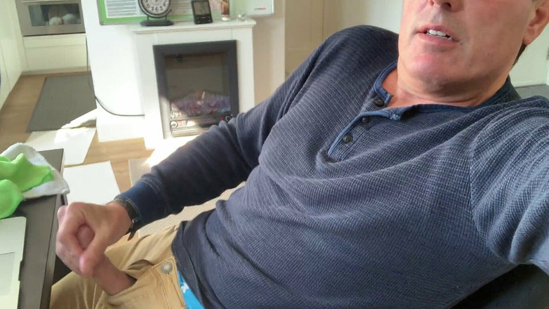 TJenner: Szarpanie i orgazm na moich dżinsach. Intensywny orgazm