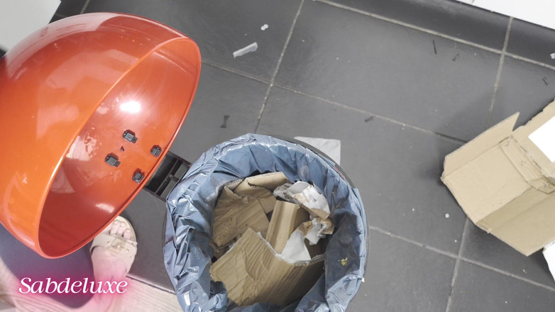 Sabdeluxe: Scholl rozbít karton