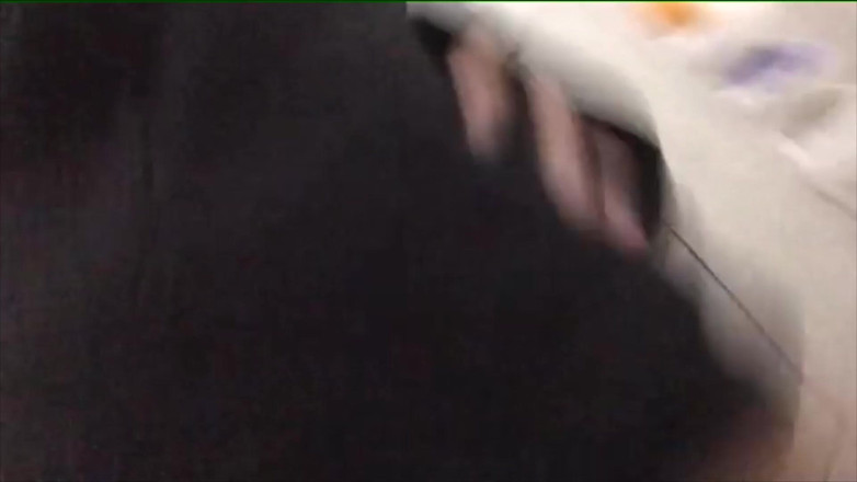 Adorable Teen: 내 새 걸레 치마를 어떻게 보는지 봐, 당신이 그것을 당기고 내 검은 끈통을 보여줘