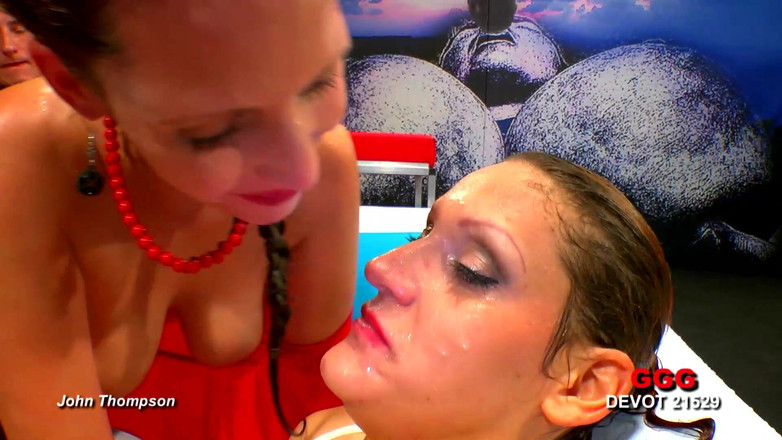 CASTING GIRLS want to FUCK: 最好的德国 goo 女孩交换尿液和射精在约翰汤普森