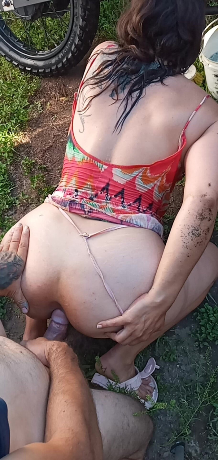 Nalgona Hot Wife: Membasuh motosikal bos saya mengganggu saya dan mengongkek pantat saya