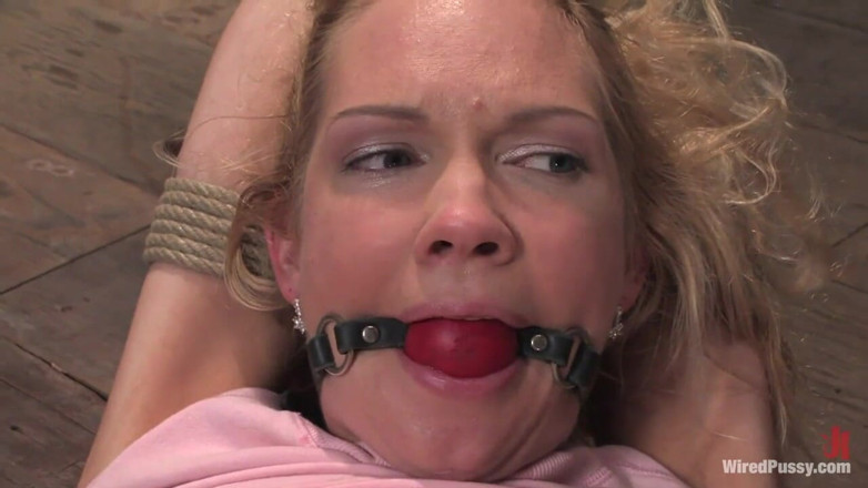 Wired Pussy by Kink: Sürtük