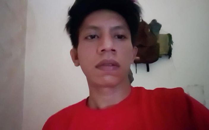 Zirul Uwu: Il bel ragazzo scuote il suo cazzo da solo