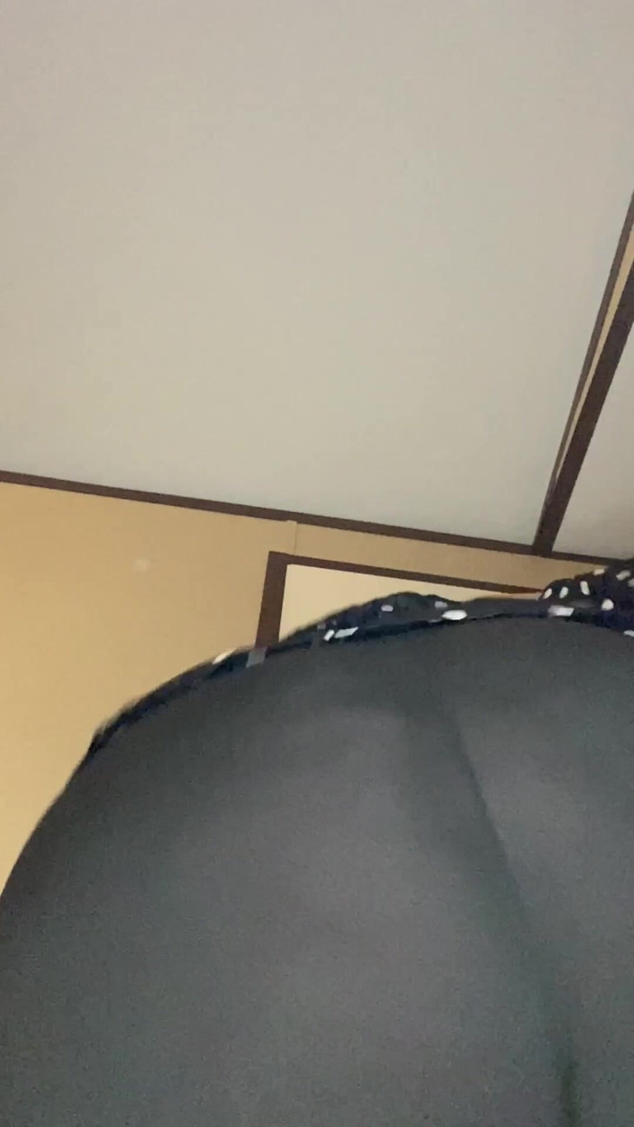 BellaBlast: Reet valt en slaat in een legging terwijl ze in...