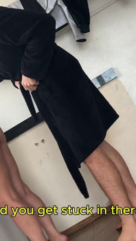 Eu fui ver o que Camila estava fazendo e colocá-la nela bem ali na frente da máquina