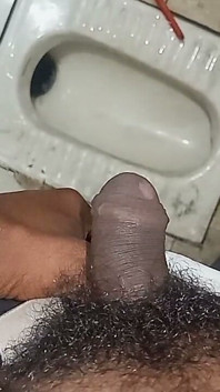 Indische Desi-vriendin neukt poesje met zoenende lippen