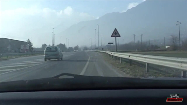 Vere Casalinghe Italia.: She masturbates in the car before getting fucked by a...