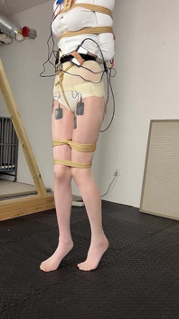 Omezit trest za elektrický šok a hlasem řízený elektrický šok ve stoje.