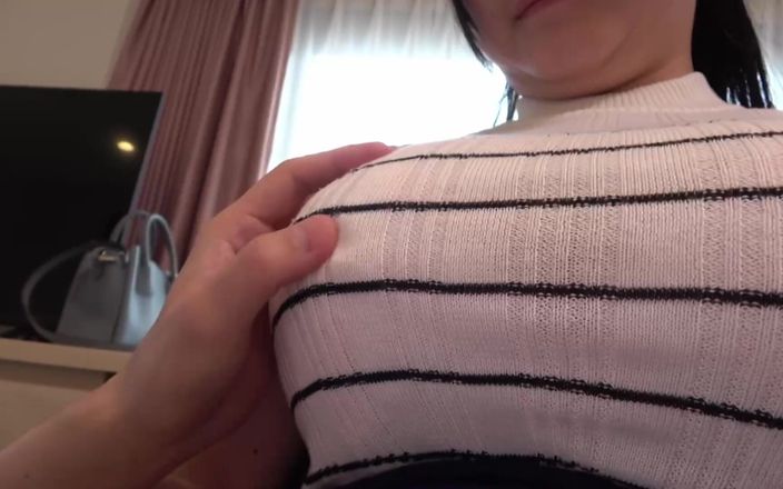 Strix: Krásná mladá manželka s velkými prsy má flirtovní poměr. Uspokojuje...