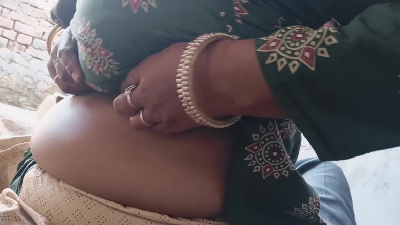 Yourgeeta8899: Desi Indyjski Marathi Pooja karmi swojego ucznia swoimi dużymi piersiami