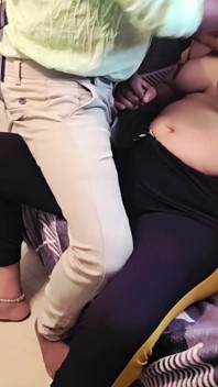Vrouwelijke gymtrainer seks met nieuwe student in onverwachte situatie Hindi stem volledige video