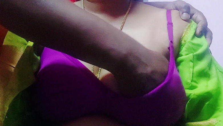 Desi Mohini: Bhabhi miang bertetek besar memberikan keseronokan seksual kepada suaminya